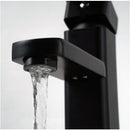 Torneira quadrada preta